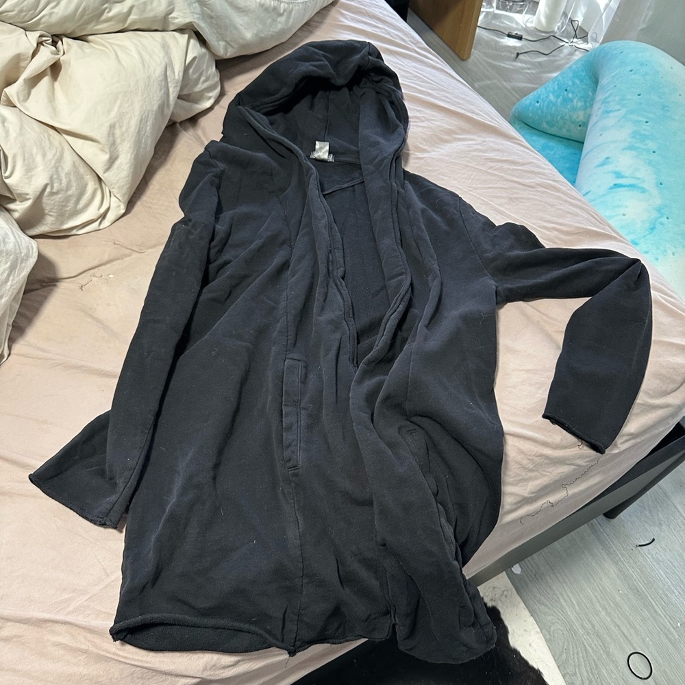 Divided buttonless longlength cardigan